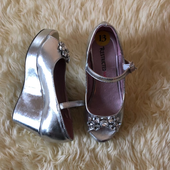 silver wedges for kids